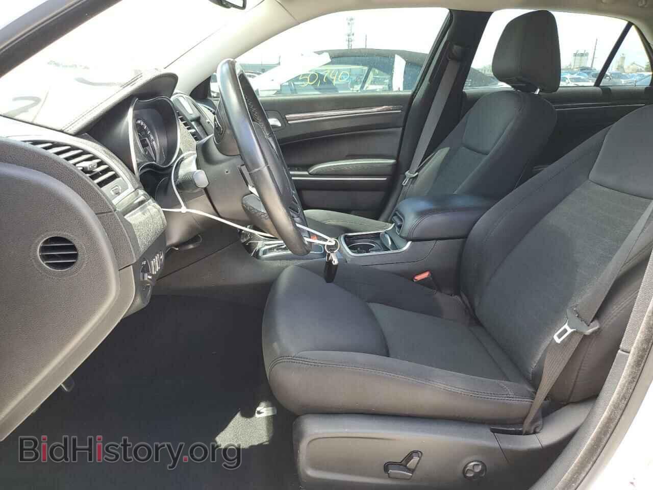 2019 CHRYSLER 300 - VIN: 2C3CCAAG4KH582547 - Фото 7