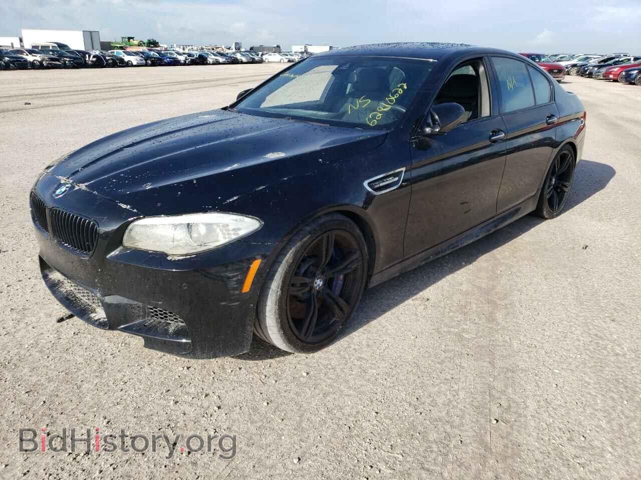 2013 BMW M5 - VIN: WBSFV9C56DC773589 - Фото 2