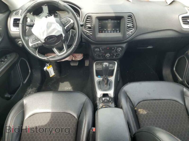 2019 Jeep COMPASS (VIN 3C4NJCBB1KT851538) — photo 8 of 13