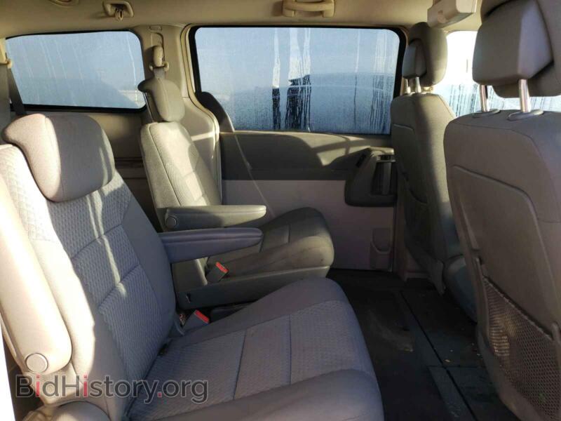2010 Chrysler MINIVAN (VIN 2A4RR5D19AR324465) — photo 6 of 10