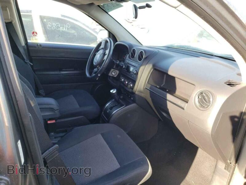 2011 Jeep COMPASS (VIN 1J4NT1FB8BD246487) — photo 5 of 10