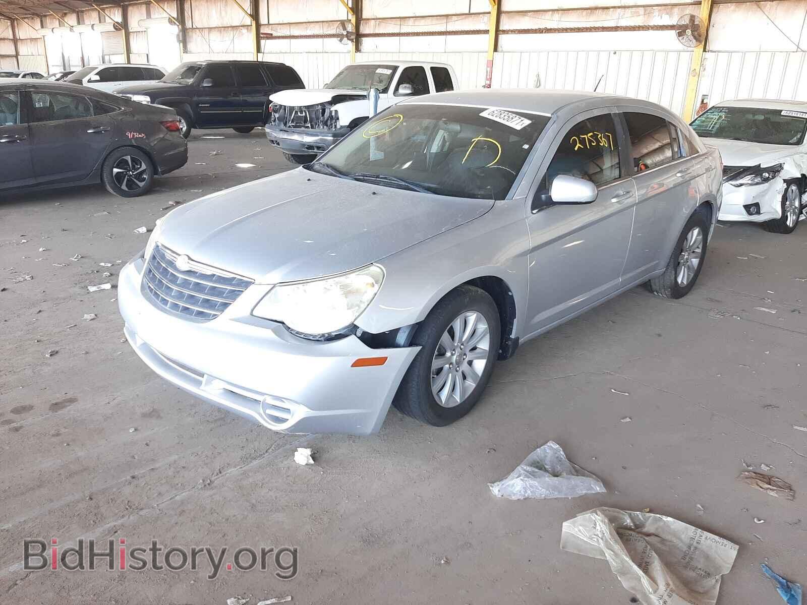 2010 CHRYSLER SEBRING - VIN: 1C3CC5FB1AN207337 - Фото 2
