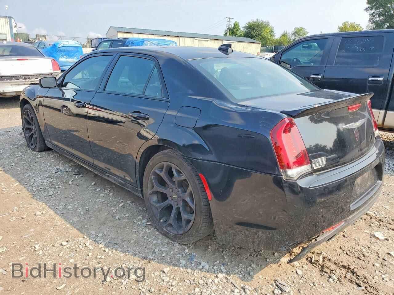 2019 CHRYSLER 300 - VIN: 2C3CCABT3KH580431 - Photo 2