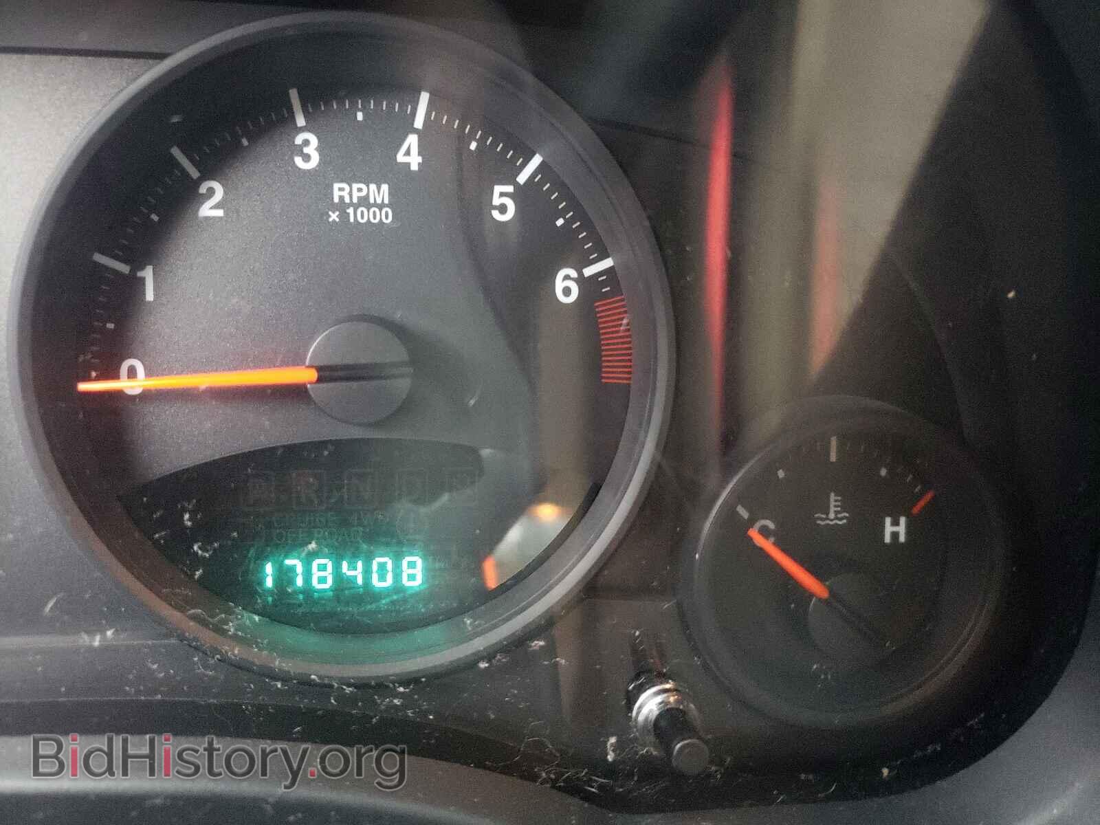 2011 JEEP COMPASS - VIN: 1J4NT1FAXBD260852 - Photo 8
