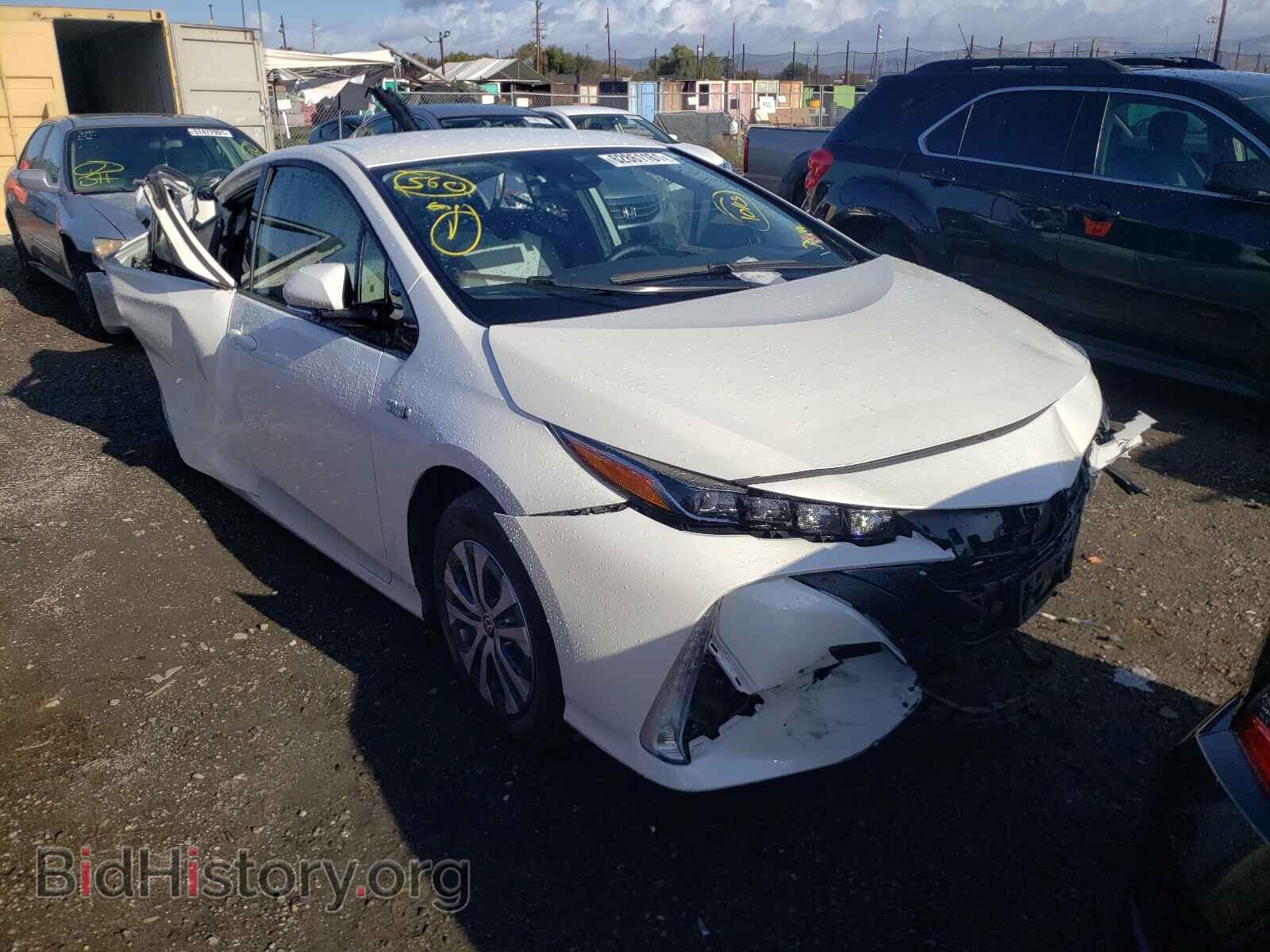 Фотография JTDKARFP6L3157355 - TOYOTA PRIUS 2020