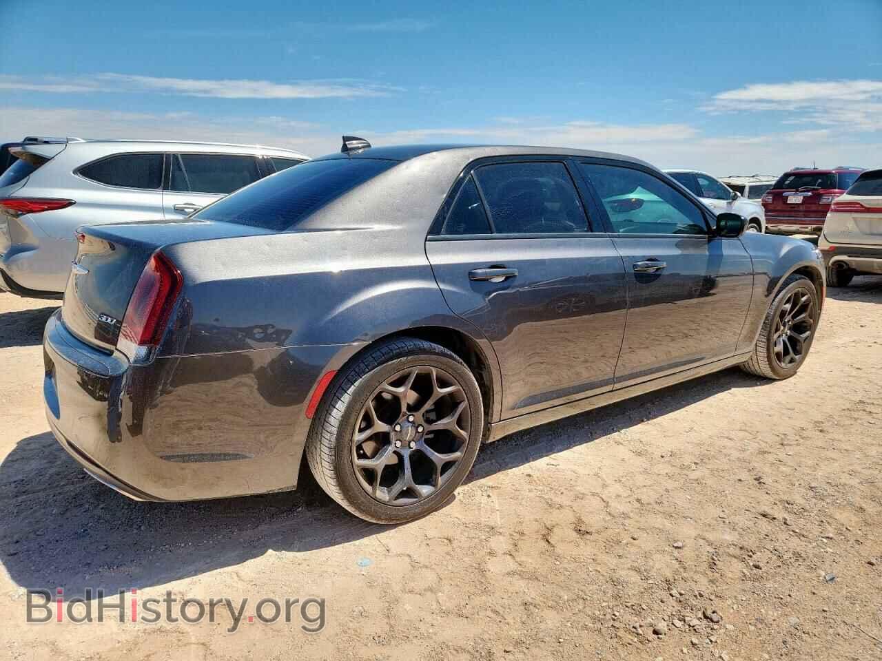 2019 CHRYSLER 300 - VIN: 2C3CCAAG3KH758147 - Фото 3