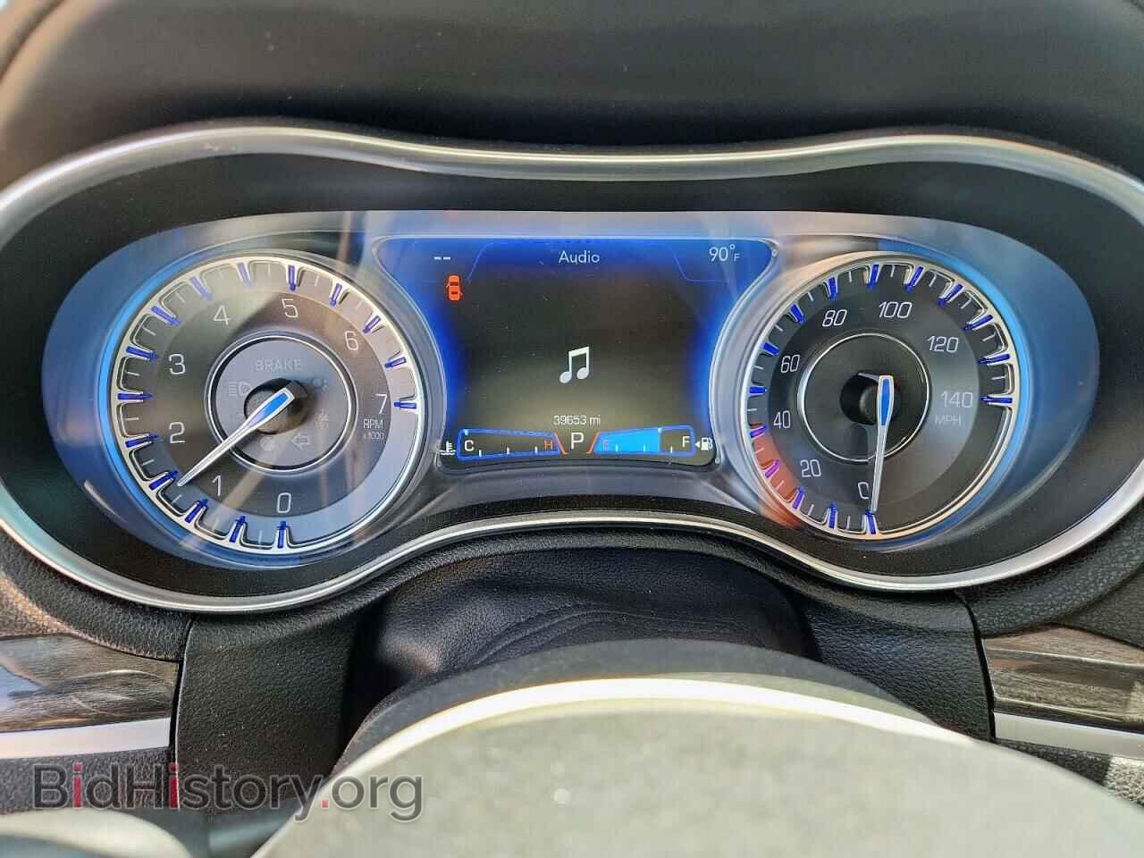 2019 CHRYSLER 300 - VIN: 2C3CCAAG3KH758147 - Фото 9