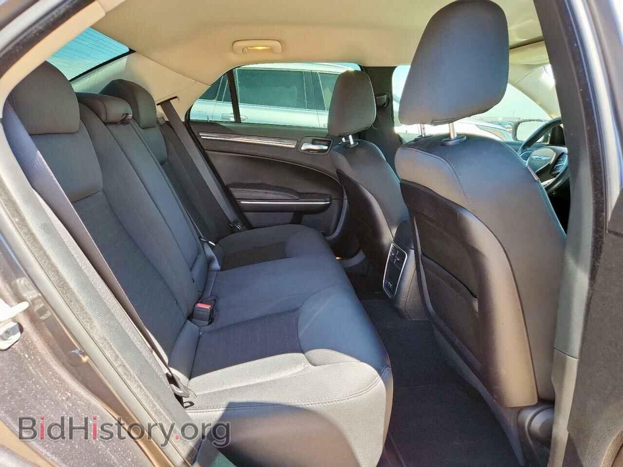 2019 CHRYSLER 300 - VIN: 2C3CCAAG3KH758147 - Фото 10