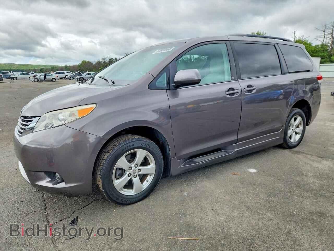 Photo 5TDKK3DC3DS371908 - TOYOTA SIENNA 2013