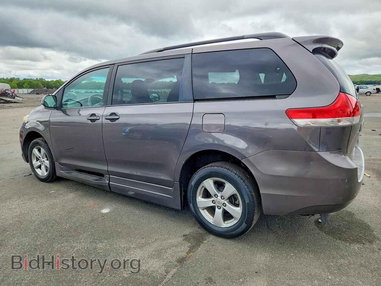 2013 TOYOTA SIENNA - VIN: 5TDKK3DC3DS371908 - Фото 2