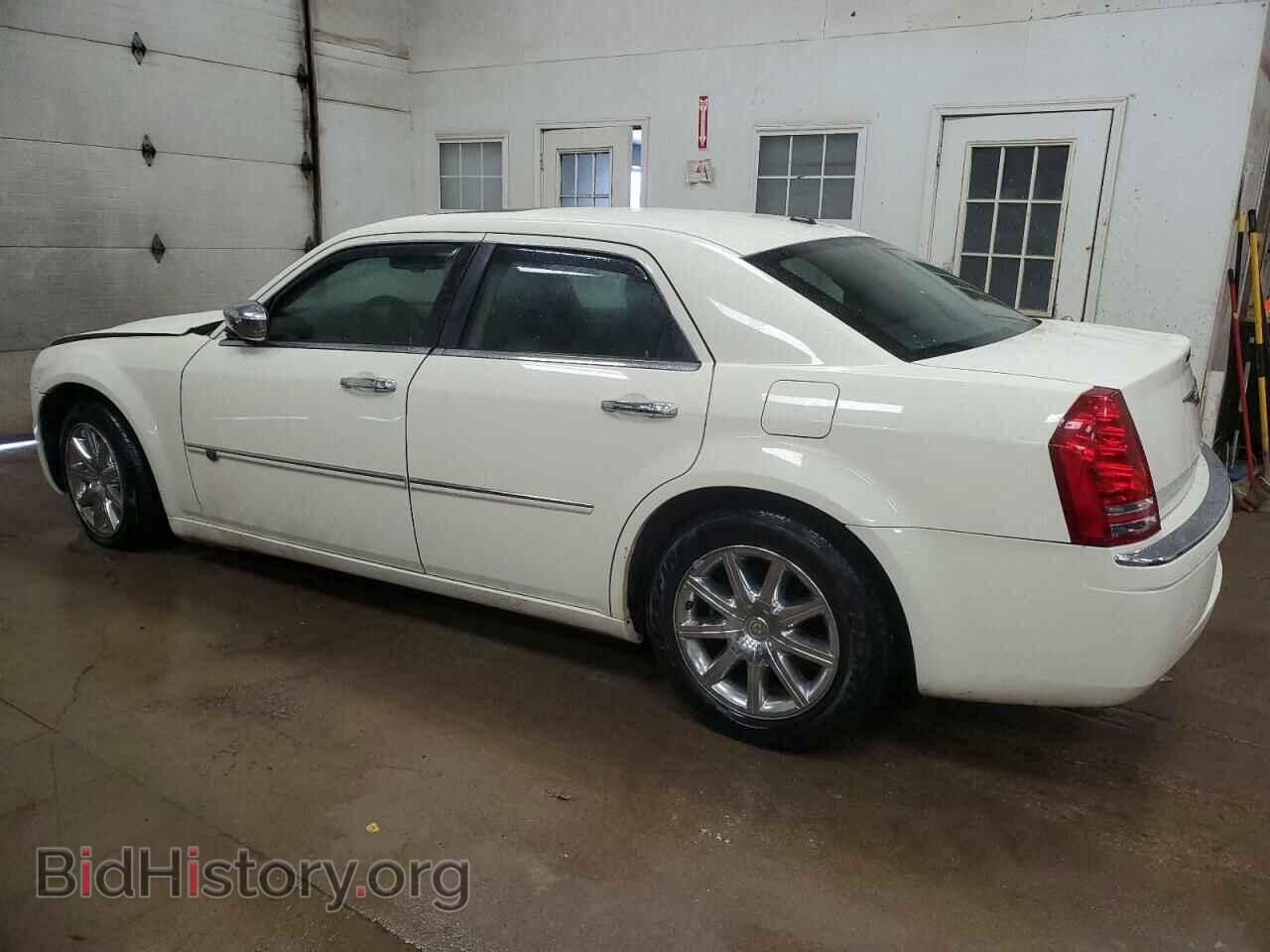 2009 CHRYSLER 300 - VIN: 2C3KA63T59H633962 - Фото 2