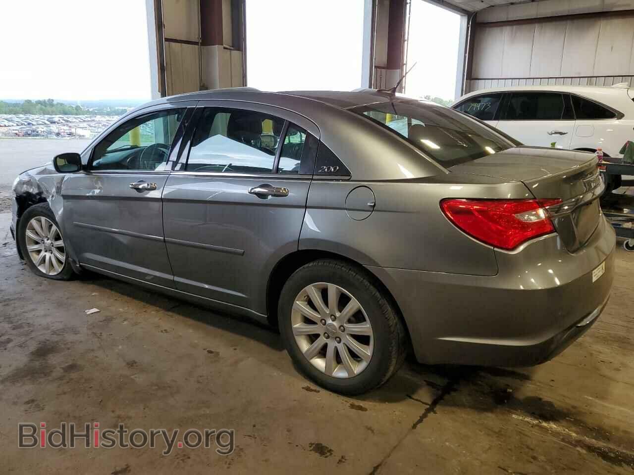 2013 CHRYSLER 200 - VIN: 1C3CCBCG3DN751857 - Фото 2