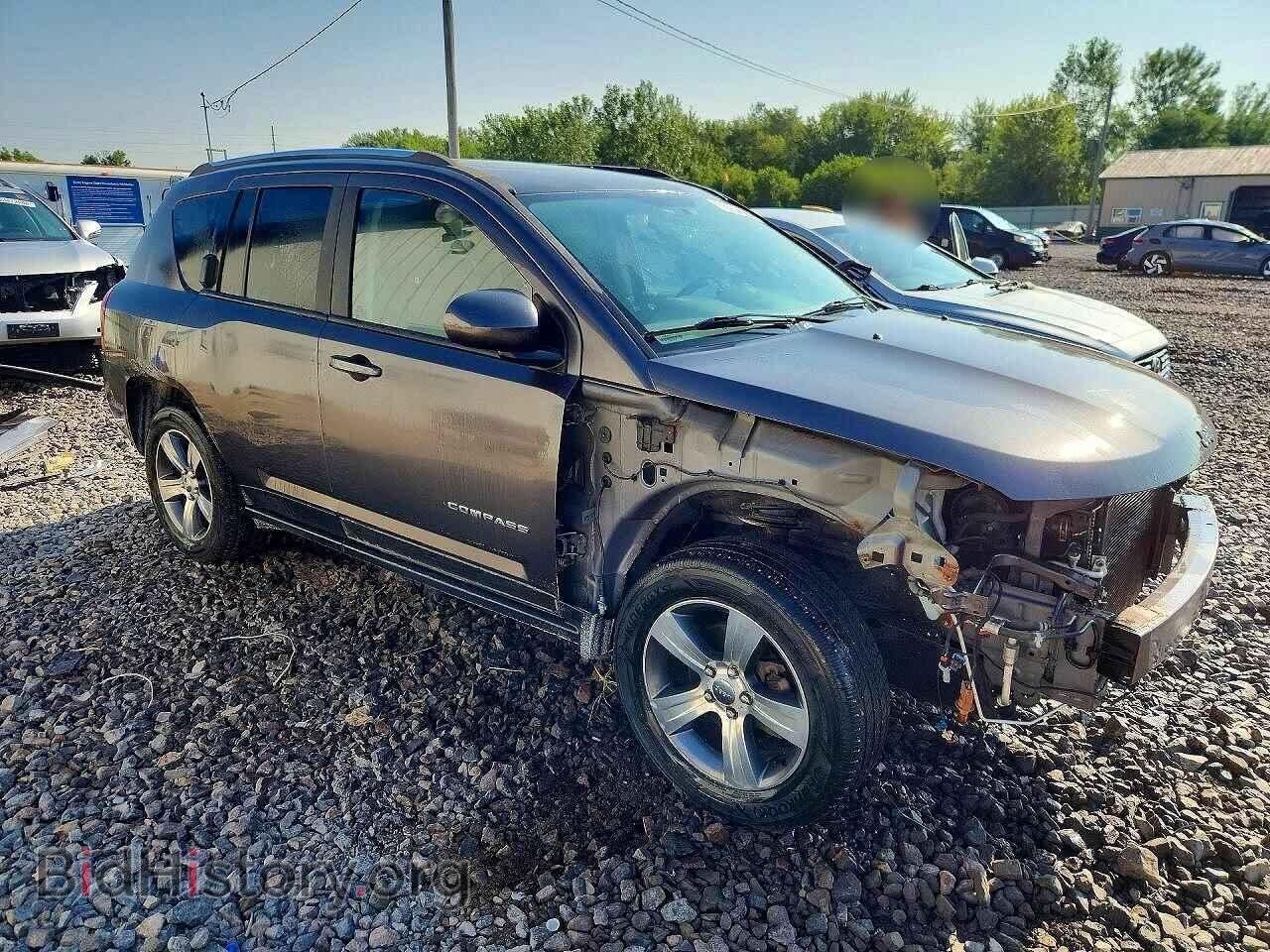 2017 JEEP COMPASS - VIN: 1C4NJDEB2HD164892 - Photo 4