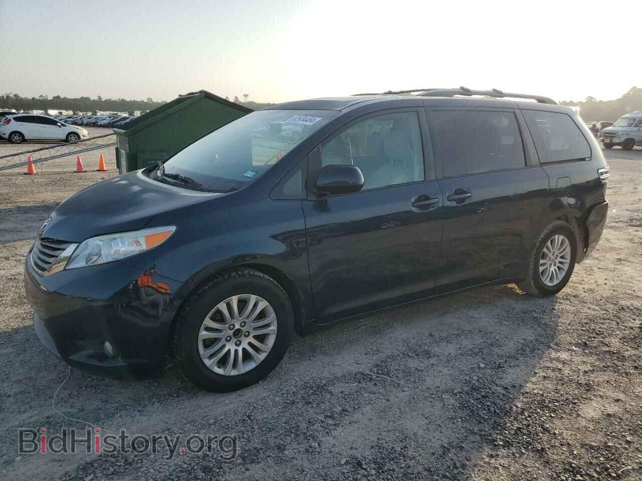 Photo 5TDYK3DC4BS150809 - TOYOTA All Models 2011