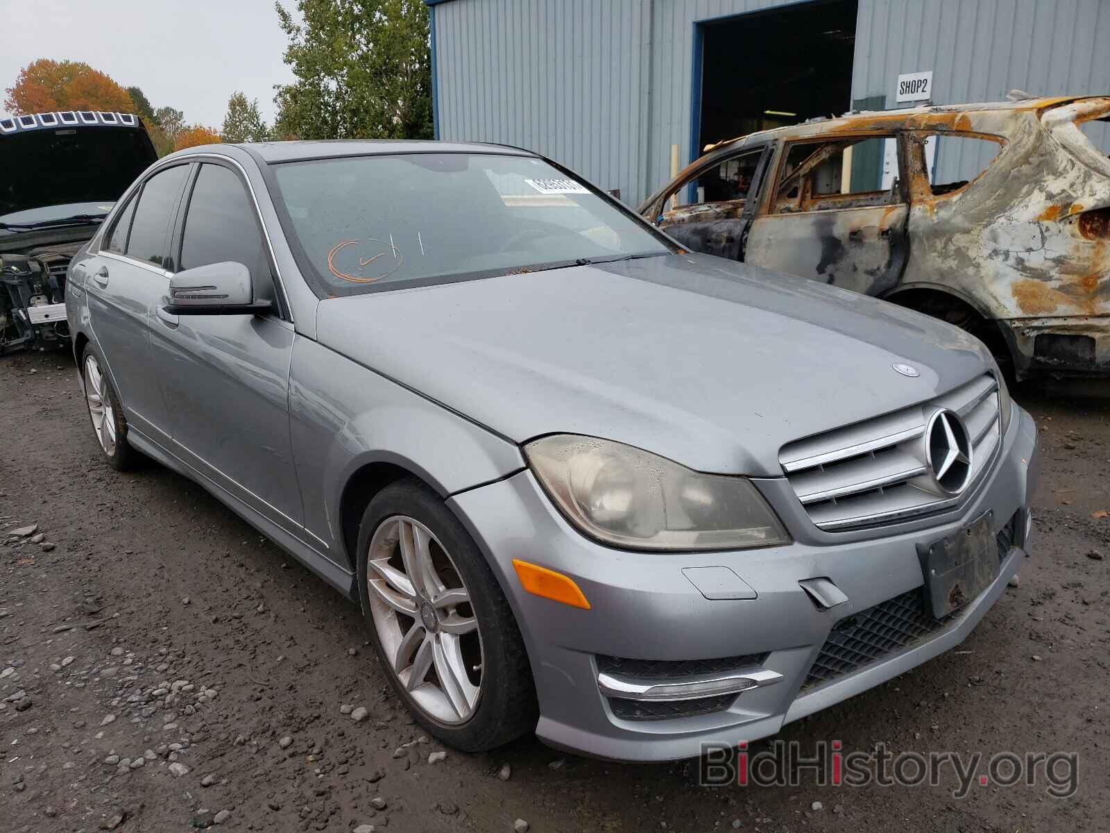 Photo WDDGF4HB5DG129025 - MERCEDES-BENZ C-CLASS 2013