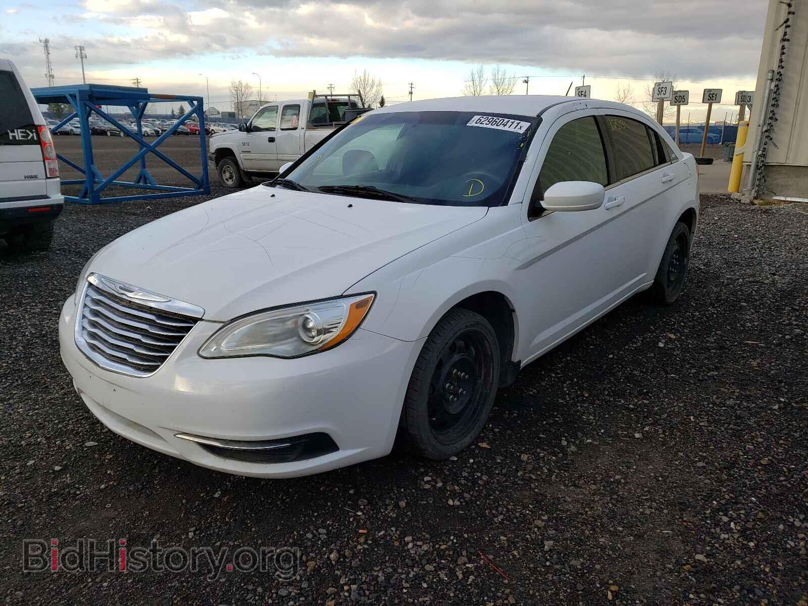 2013 CHRYSLER 200 - VIN: 1C3CCBAB3DN543694 - Фото 2