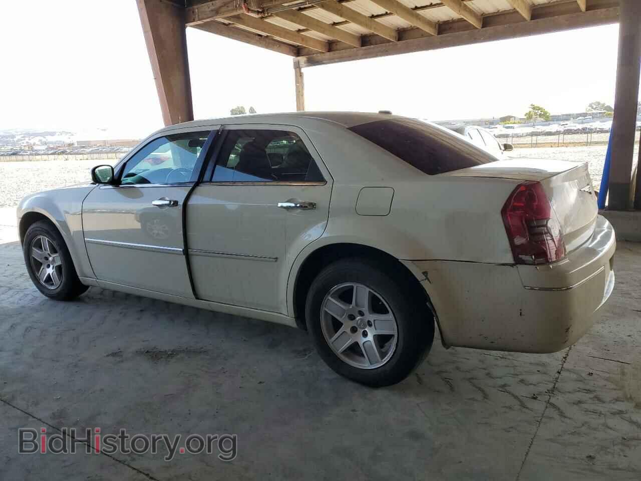 2010 CHRYSLER 300 - VIN: 2C3CA5CV3AH315343 - Фото 2