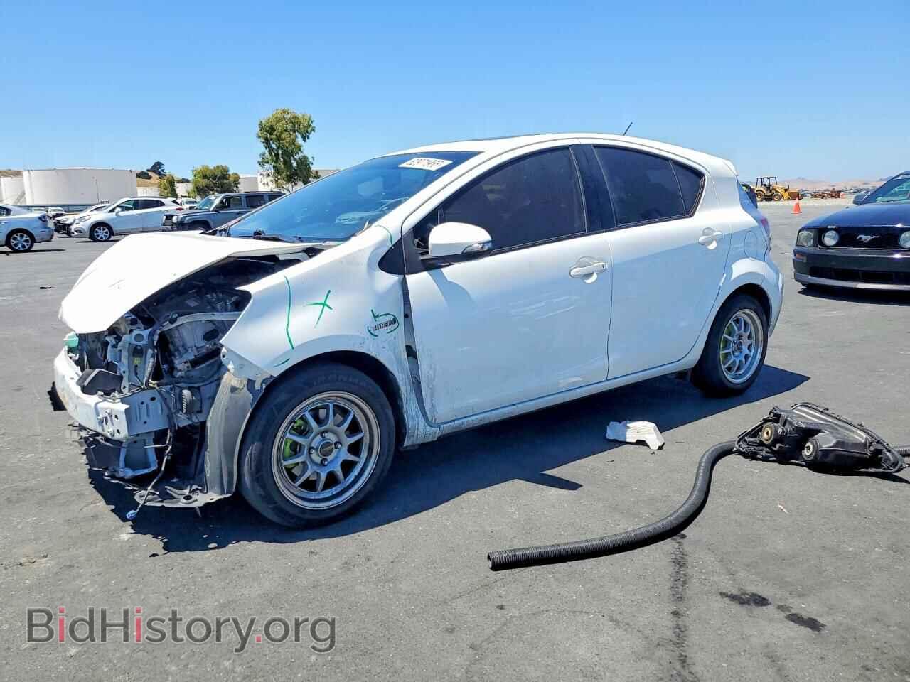 Фотография JTDKDTB34C1021843 - TOYOTA PRIUS 2012