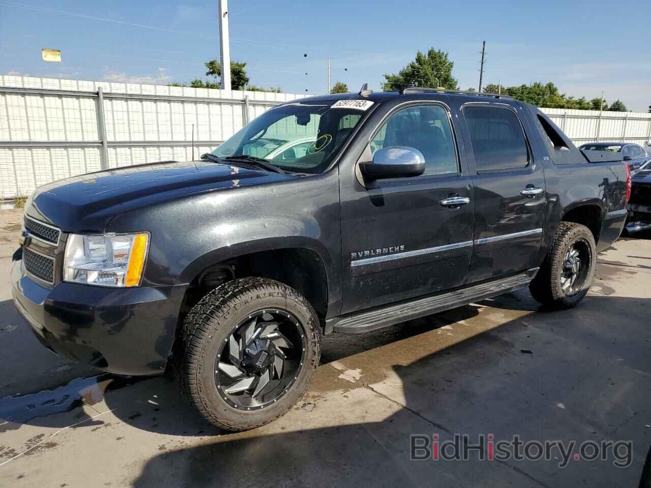 Photo 3GNVKGE00AG242972 - CHEVROLET AVALANCHE 2010