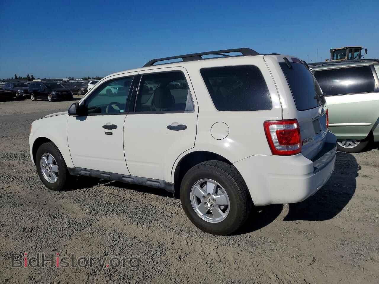 2011 FORD ESCAPE - VIN: 1FMCU0D79BKA14779 - Фото 2