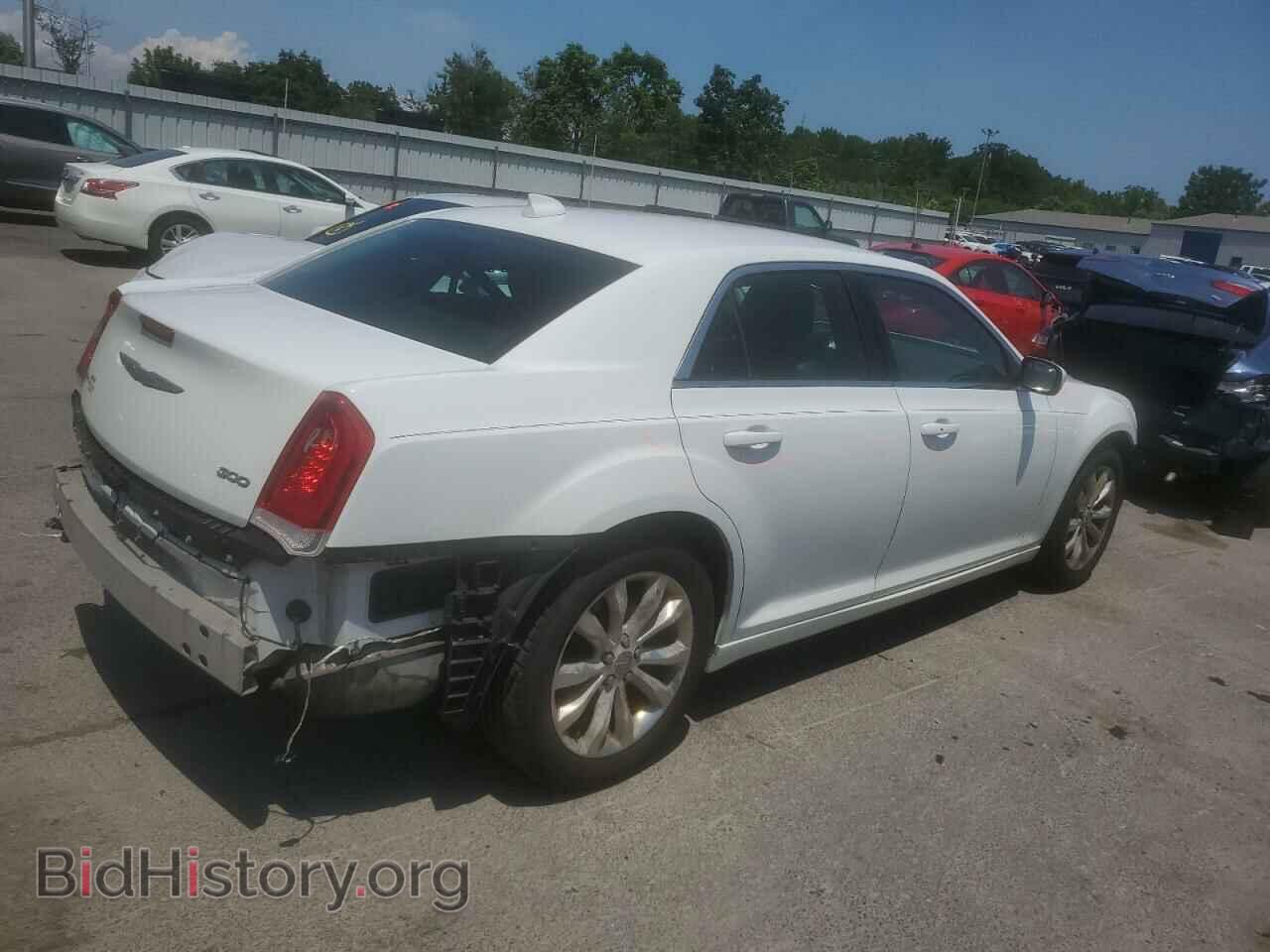 2017 CHRYSLER 300 - VIN: 2C3CCARG9HH607648 - Фото 3