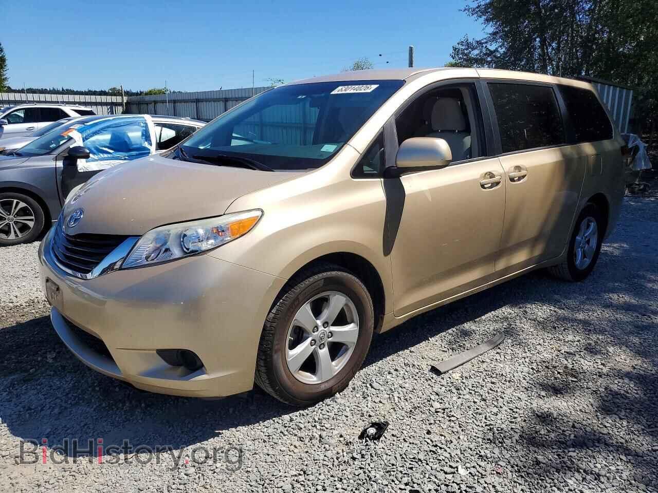 Photo 5TDKA3DC8BS007774 - TOYOTA SIENNA 2011