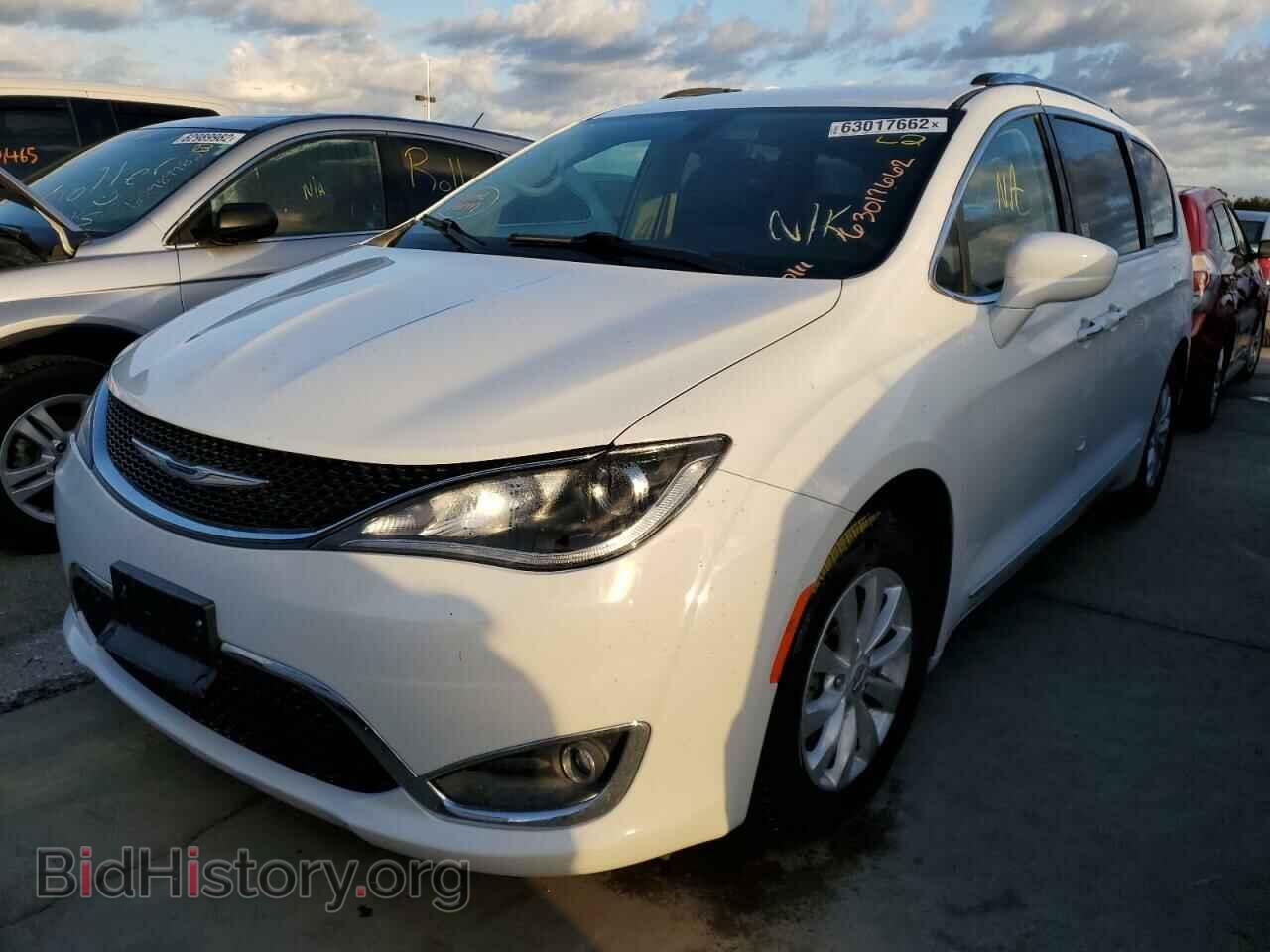 2019 CHRYSLER PACIFICA - VIN: 2C4RC1BG9KR650839 - Фото 2