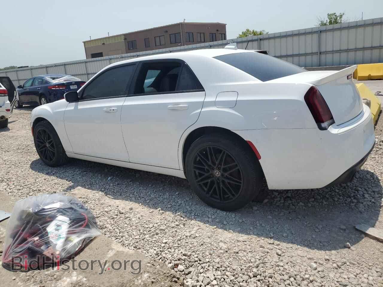2017 CHRYSLER 300 - VIN: 2C3CCAGG6HH612955 - Фото 2