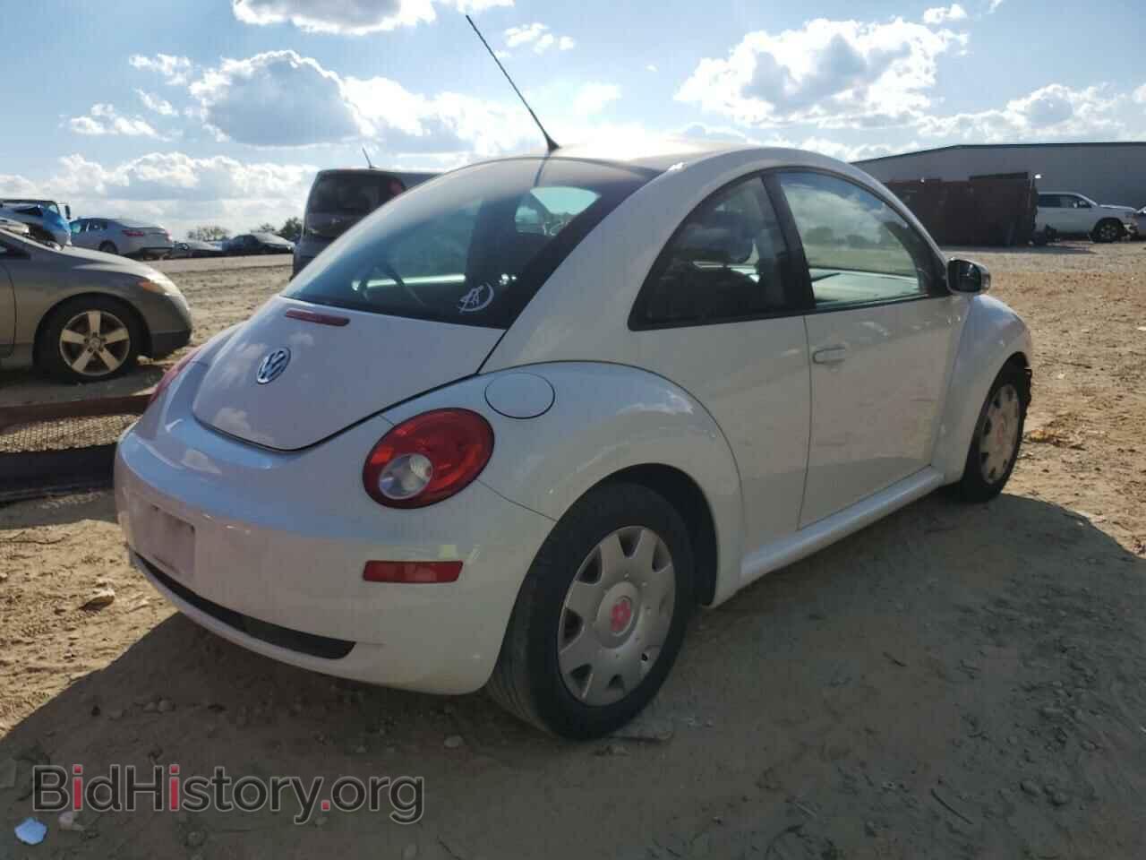 2010 VOLKSWAGEN BEETLE - VIN: 3VWPW3AG0AM008802 - Фото 4
