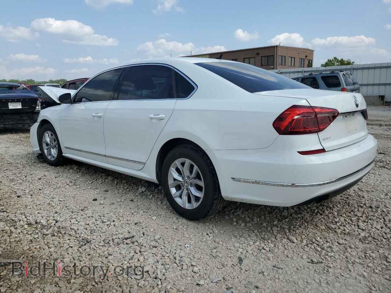 2017 VOLKSWAGEN PASSAT - VIN: 1VWAT7A38HC076084 - Фото 2