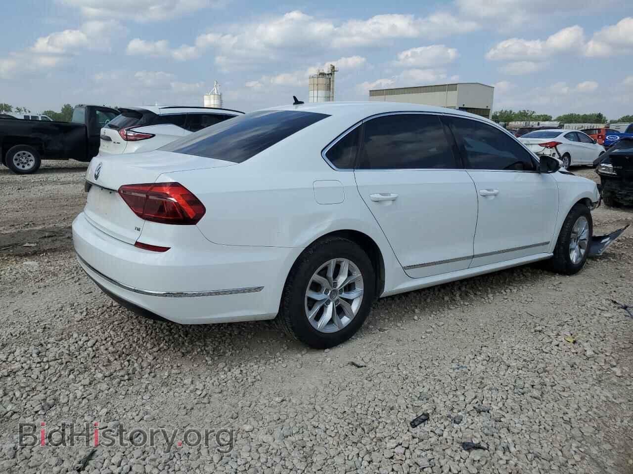 2017 VOLKSWAGEN PASSAT - VIN: 1VWAT7A38HC076084 - Фото 3