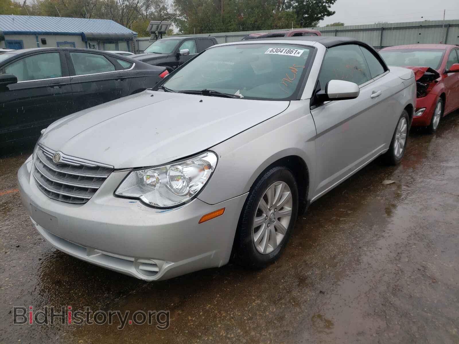 2010 CHRYSLER SEBRING - VIN: 1C3BC5ED7AN153511 - Фото 2