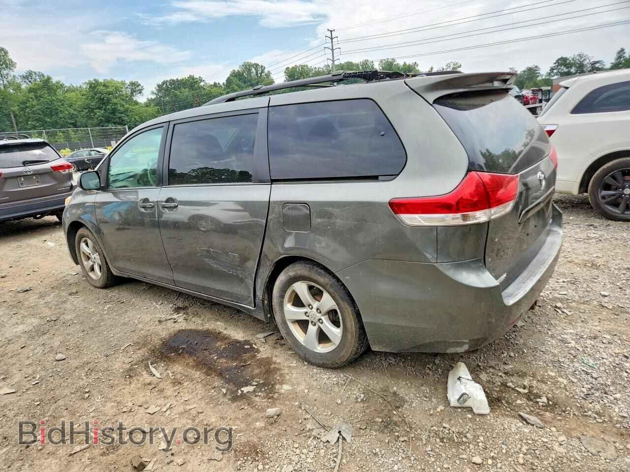 2011 TOYOTA SIENNA - VIN: 5TDKK3DC7BS023851 - Фото 2