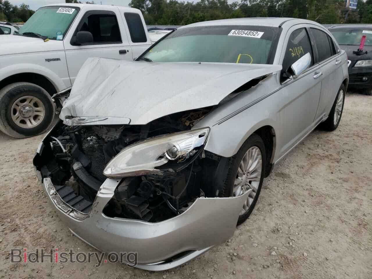 2011 CHRYSLER 200 - VIN: 1C3BC2FGXBN617724 - Фото 2