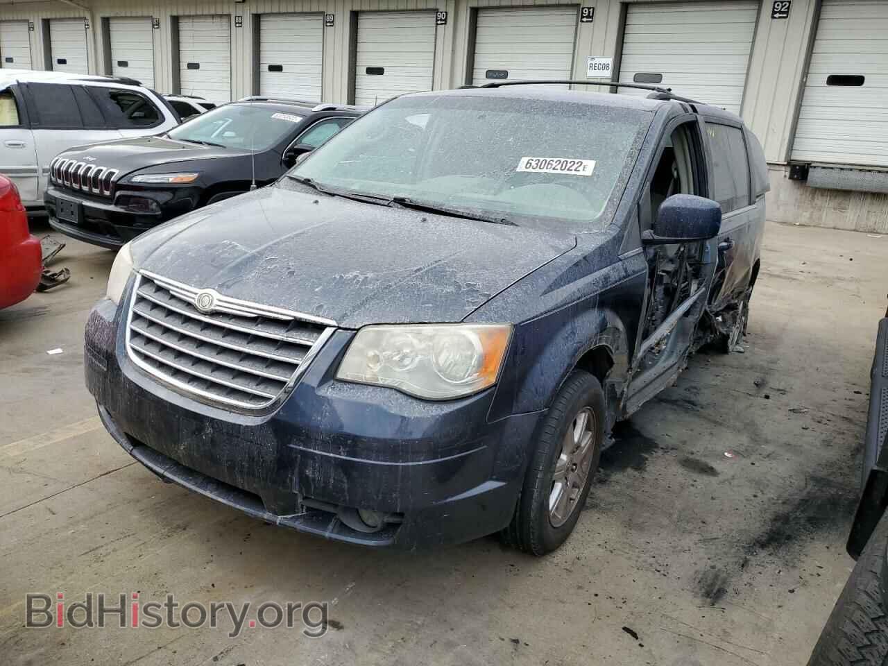 2008 CHRYSLER MINIVAN - VIN: 2A8HR54PX8R716525 - Фото 2