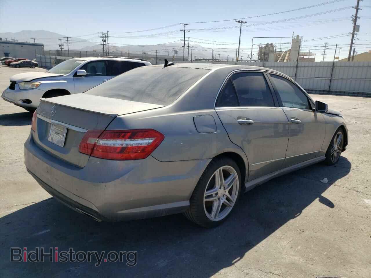 2011 MERCEDES-BENZ E-CLASS - VIN: WDDHF5GB8BA317629 - Фото 3