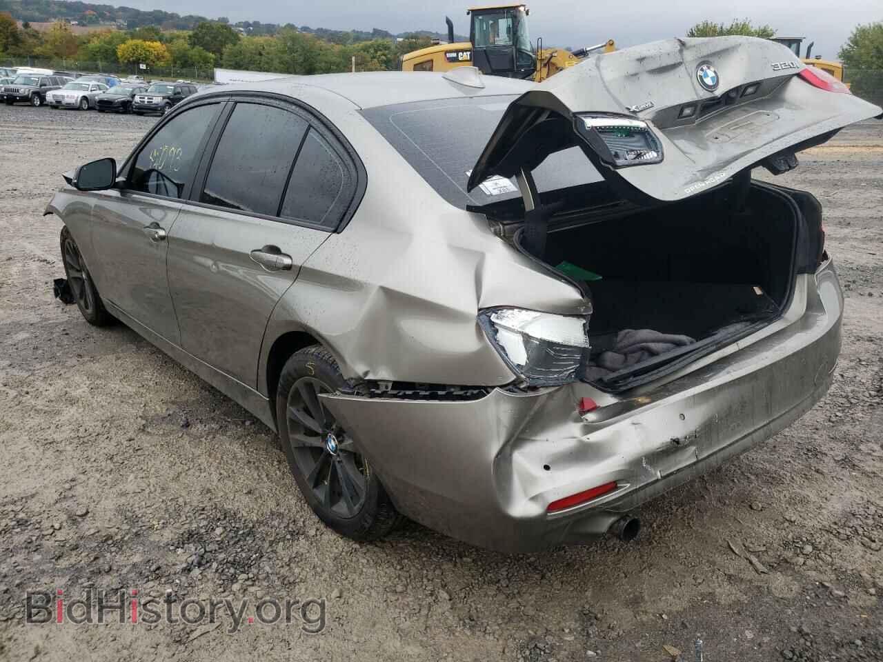 2016 BMW 3 SERIES - VIN: WBA8E5G55GNT41018 - Фото 3