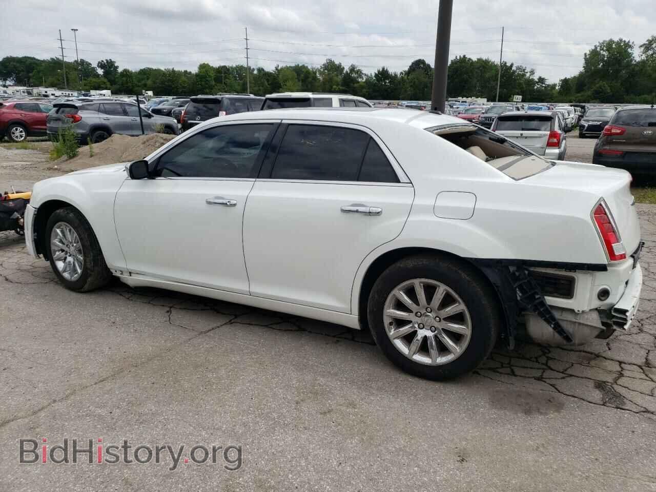 2011 CHRYSLER 300 - VIN: 2C3CA6CT2BH560446 - Фото 2