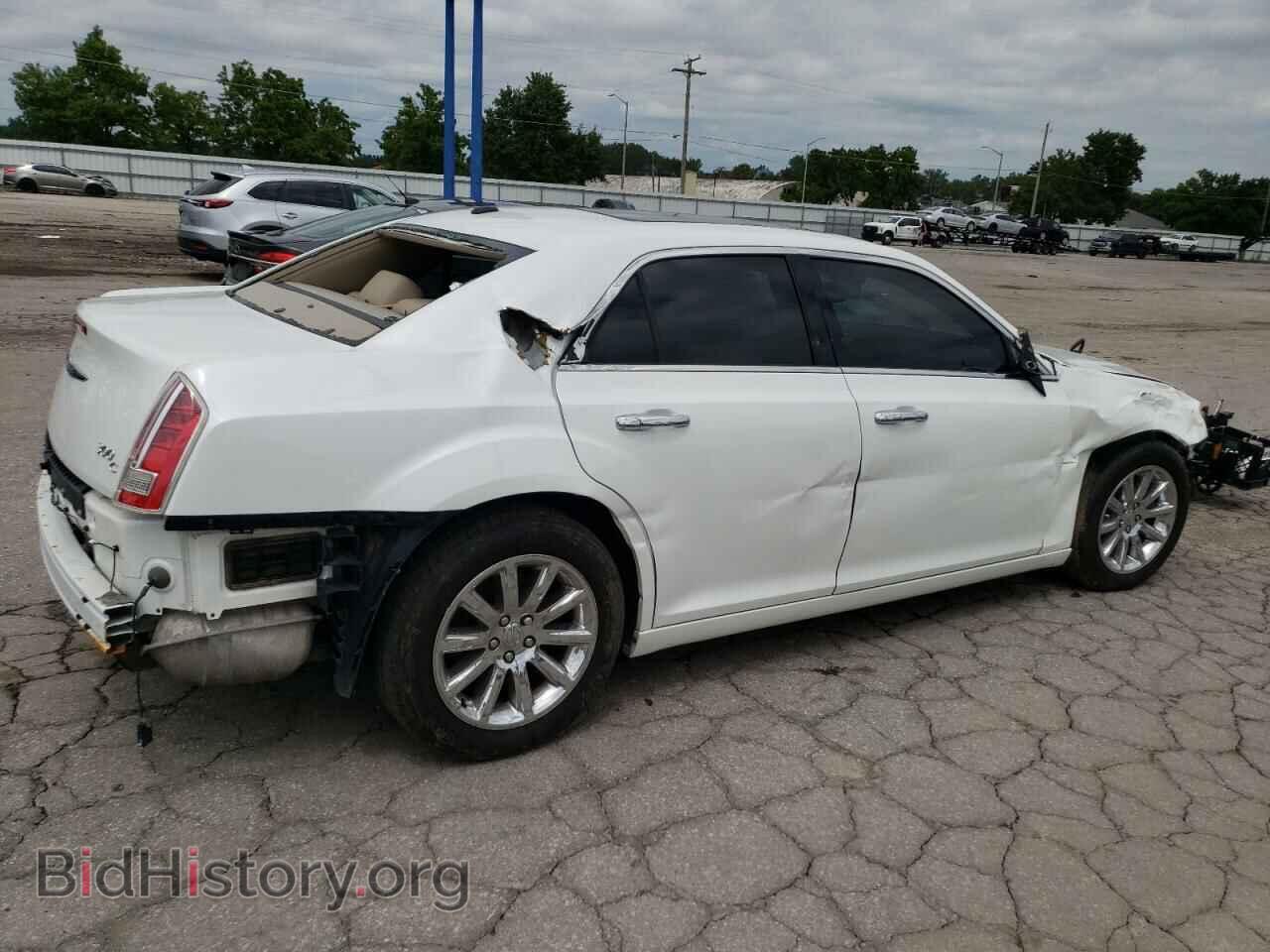 2011 CHRYSLER 300 - VIN: 2C3CA6CT2BH560446 - Фото 3