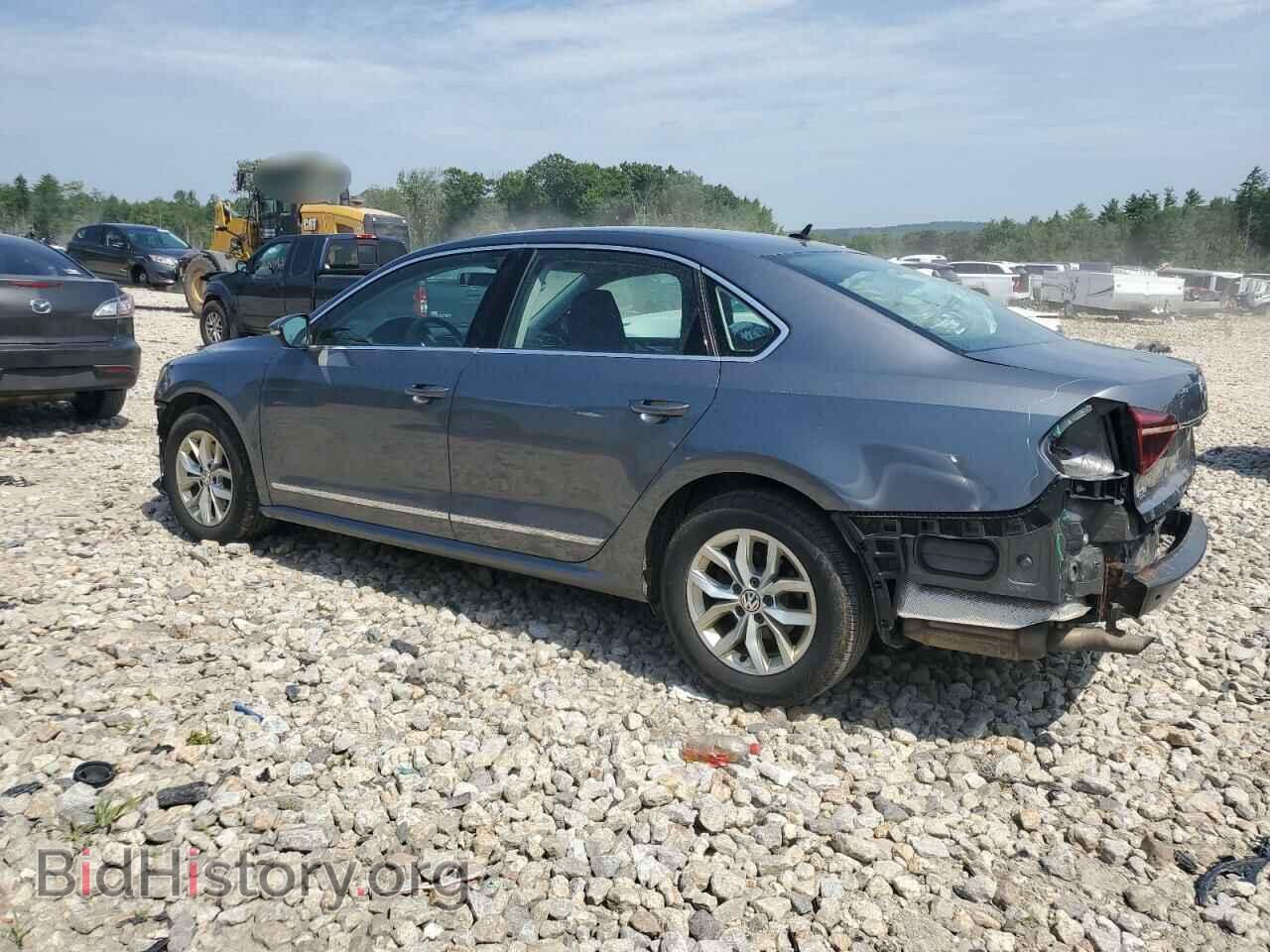 2017 VOLKSWAGEN PASSAT - VIN: 1VWAT7A32HC011490 - Фото 2