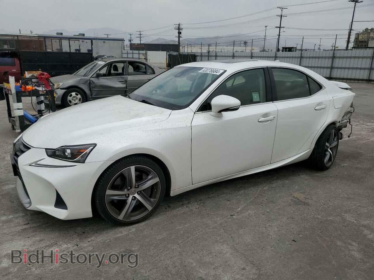 Photo JTHBA1D22H5046062 - LEXUS IS 2017