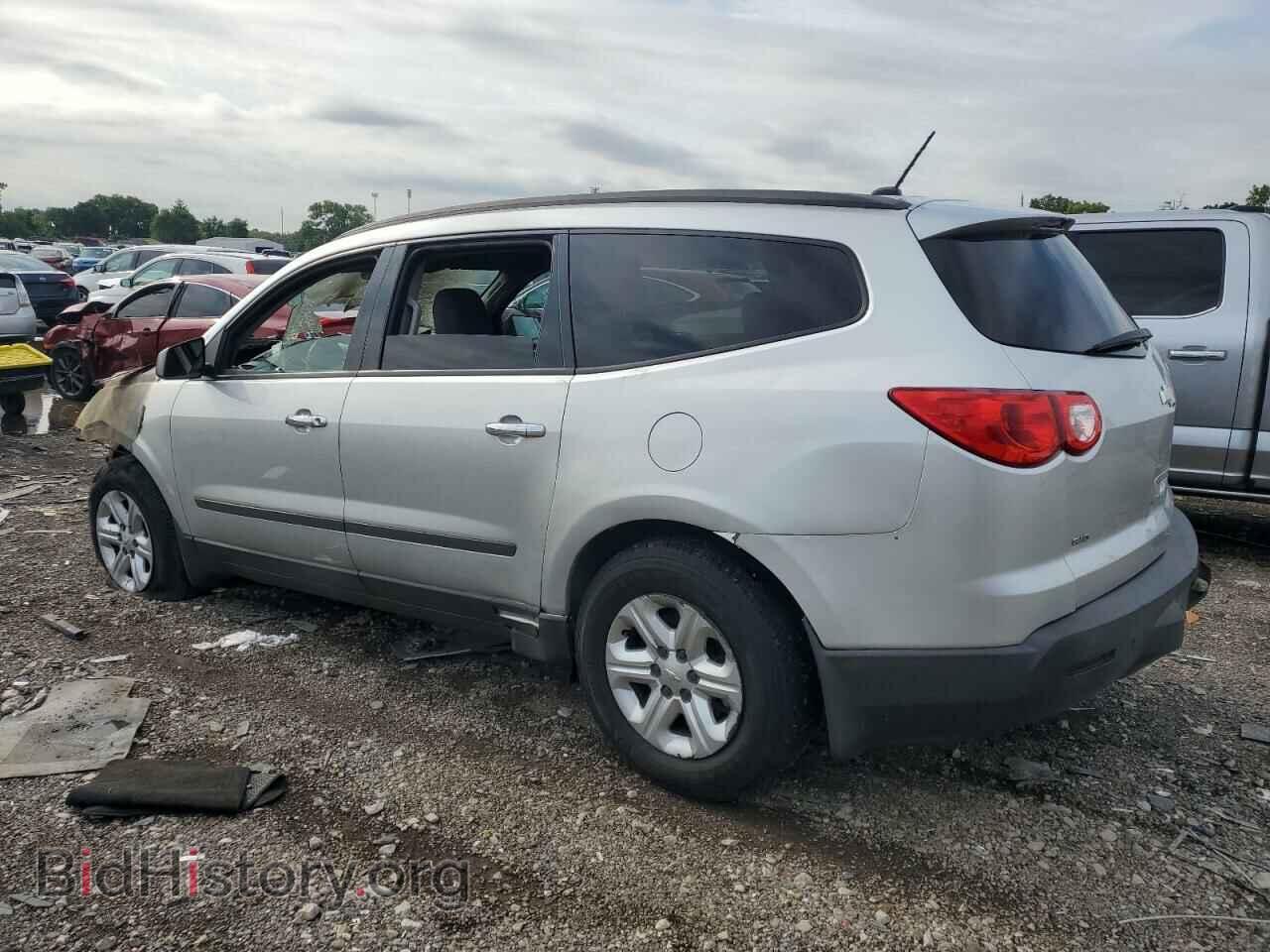 2010 CHEVROLET TRAVERSE - VIN: 1GNLVEED2AJ202154 - Фото 2