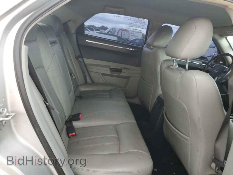 2007 Chrysler 300 (VIN 2C3KA63H17H733033) — photo 10 of 13