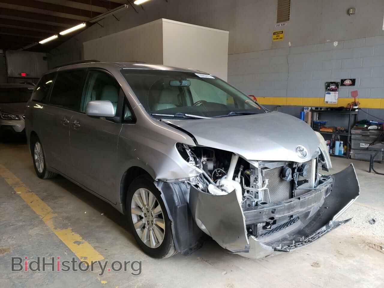 Photo 5TDYK3DC2BS020768 - TOYOTA SIENNA 2011