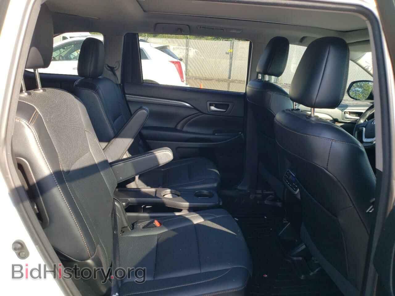 2018 TOYOTA HIGHLANDER - VIN: 5TDDZRFH3JS870607 - Photo 11
