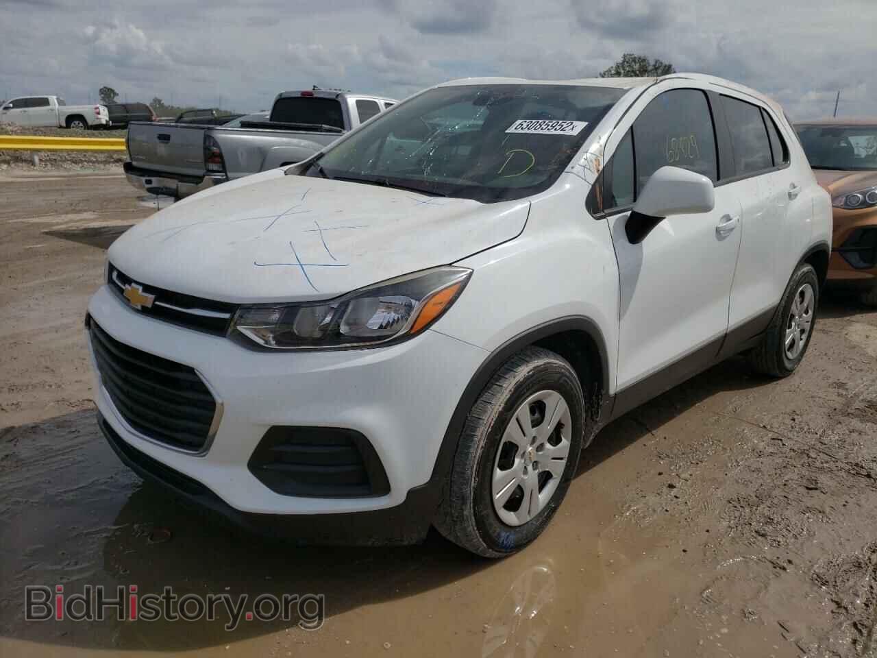 2017 CHEVROLET TRAX - VIN: 3GNCJKSB6HL285796 - Фото 2