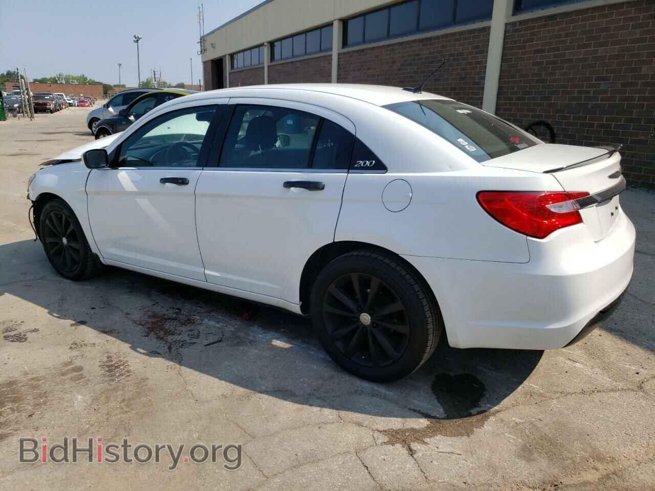 2013 CHRYSLER 200 - VIN: 1C3CCBBG2DN702120 - Фото 2