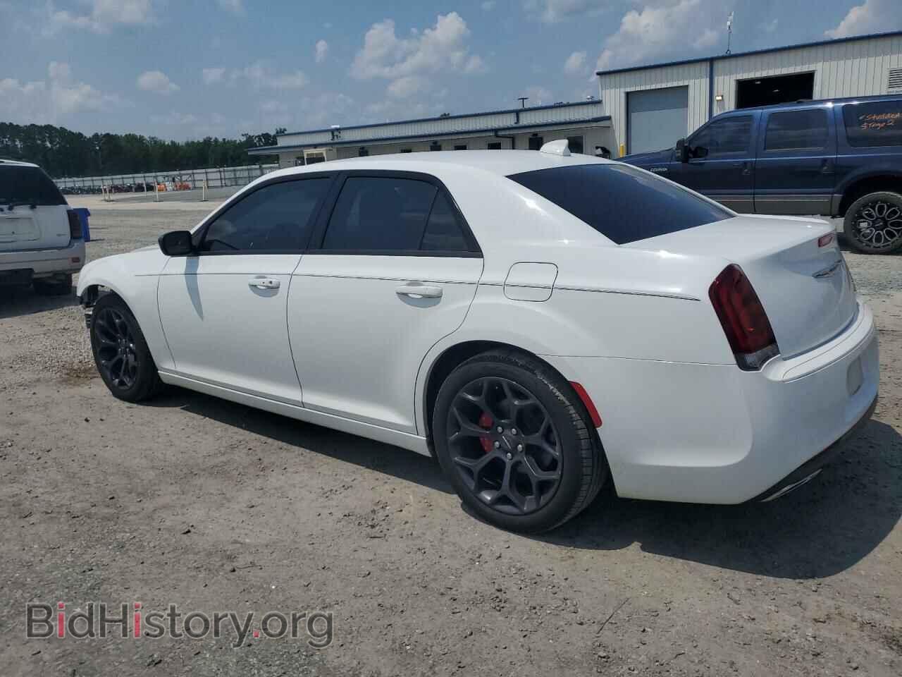 2019 CHRYSLER 300 - VIN: 2C3CCAAG2KH613438 - Фото 2