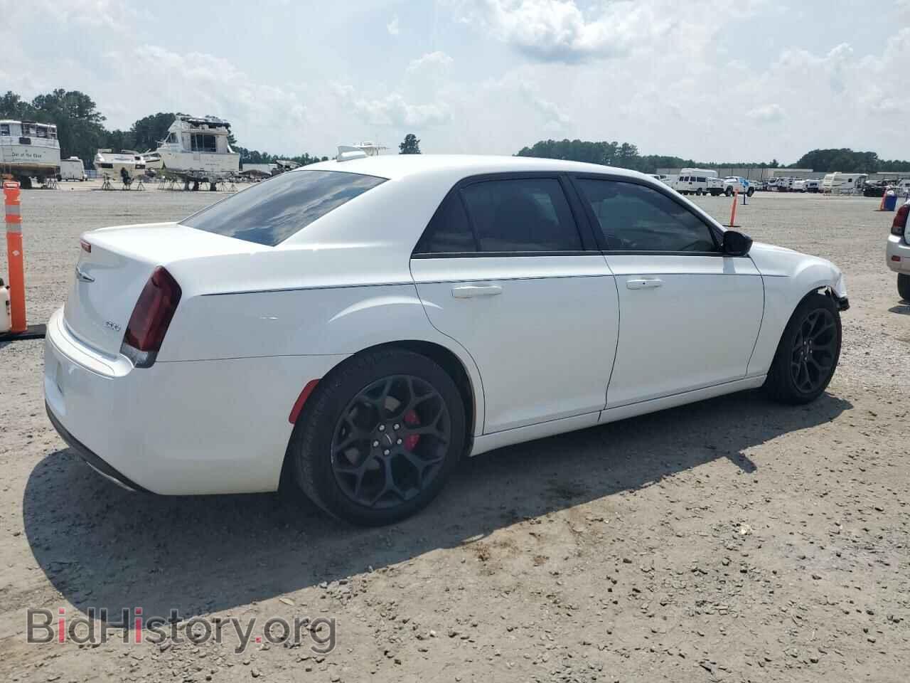 2019 CHRYSLER 300 - VIN: 2C3CCAAG2KH613438 - Фото 3