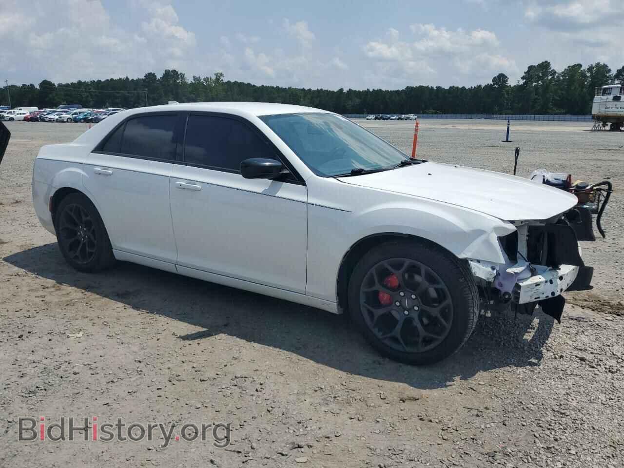 2019 CHRYSLER 300 - VIN: 2C3CCAAG2KH613438 - Фото 4
